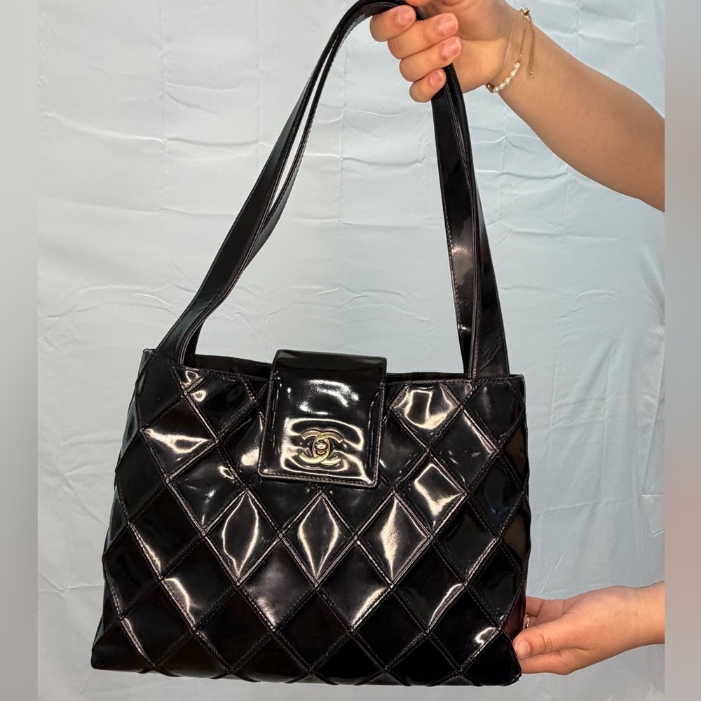 CHANEL Kelly Diamond Stitch Shopper Tote with CC Turnlock Flap black silver